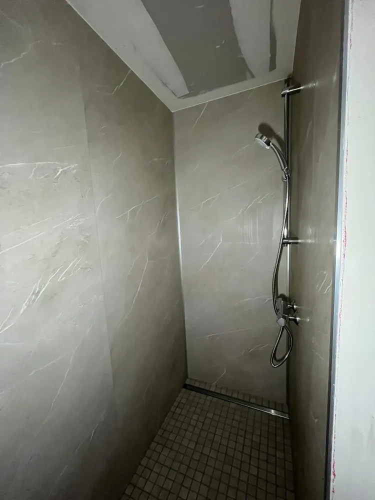 Douche italienne près de Plounévez-Quintin